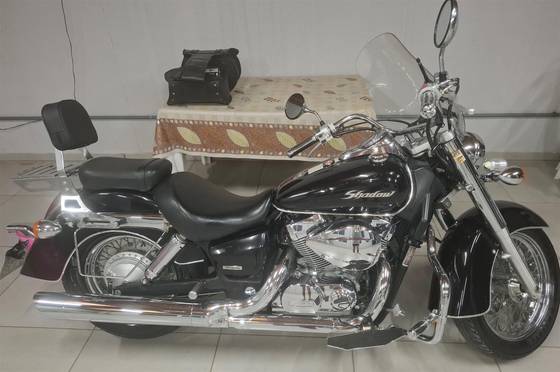 HONDA SHADOW 750 